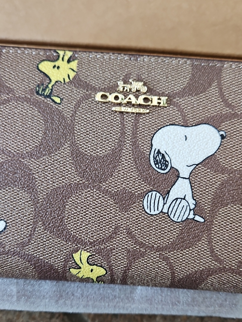 Coach Peanuts Charlie Brown Signature Snoopy Zip Wallet - Picture 2 of 9